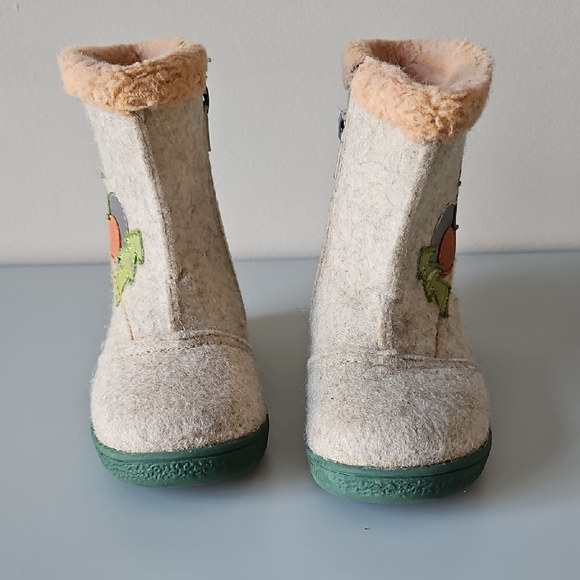 Charming Kids Boots with Tree Design - Picture 2 of 7
